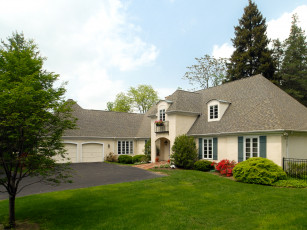 Картинка города -+здания +дома трава деревья дом