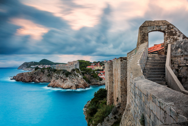 Обои картинки фото dubrovnik and st,  lawrence fortress, города, дубровник , хорватия, крепость, побережье