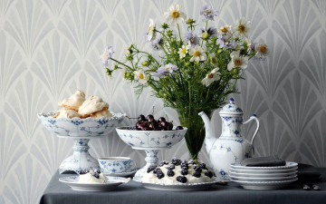 Картинка еда натюрморт пирог булочки вишни ежевика