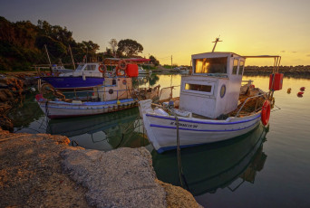 Картинка корабли разные+вместе река пристань