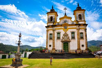 Картинка города -+католические+соборы +костелы +аббатства здание