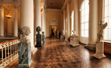 Картинка разное рельефы +статуи +музейные+экспонаты петр великий интерьер лестница скульптуры русский музей санкт петербург