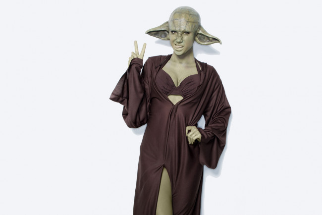 Обои картинки фото разное, cosplay , косплей, йода, джедай, грим, star, wars, уши, язык, sara, jean, underwood