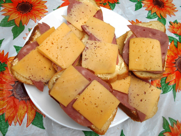 Обои картинки фото еда, бутерброды,  гамбургеры,  канапе, хлеб, колбаса, сыр