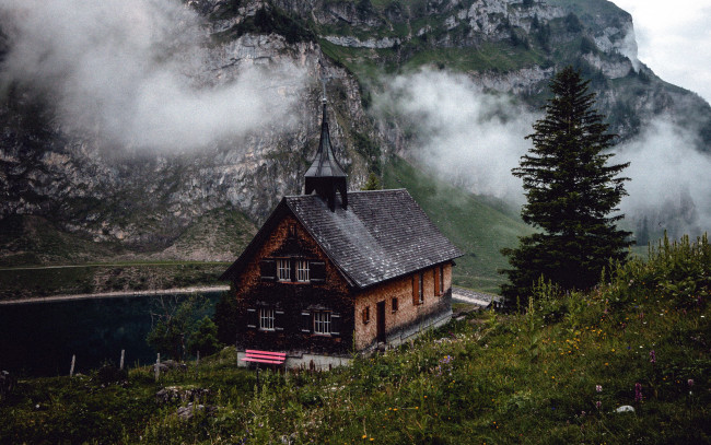 Обои картинки фото города, - католические соборы,  костелы,  аббатства, горы, туман, костел