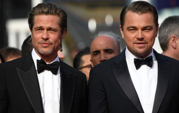 Картинка разное знаменитости актеры leonardo dicaprio brad pitt костюмы