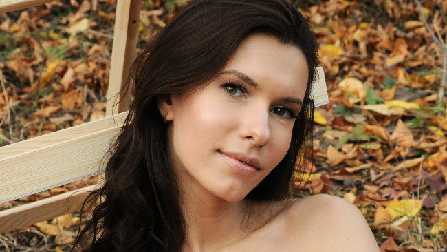 Обои картинки фото suzanna a, девушки, -unsort , лица,  портреты, красотка, брюнетка, модель, макияж, лицо, портрет, взгляд, девушка, suzanna, a