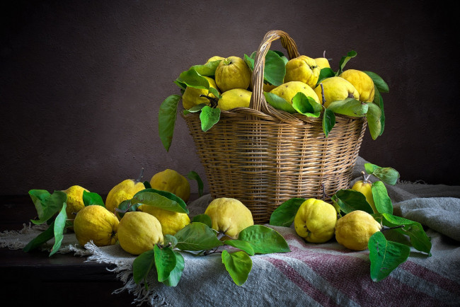 Обои картинки фото еда, груши, снедь