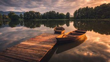 Картинка корабли лодки +шлюпки озеро мостки