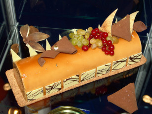 Картинка еда торты бисквитный торт виноград смородина