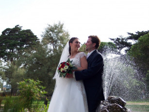 обоя разное, мужчина женщина, жених, невеста, фонтан, букет, свадьба, деревья