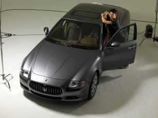 Картинка автомобили выставки уличные фото