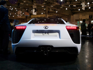 Картинка lexus lfa 2011 автомобили выставки уличные фото