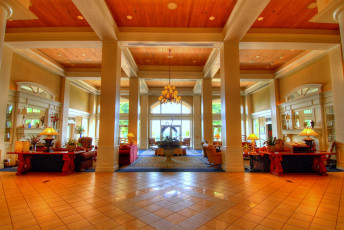 Картинка интерьер кафе рестораны отели столики лампы диваны колонны