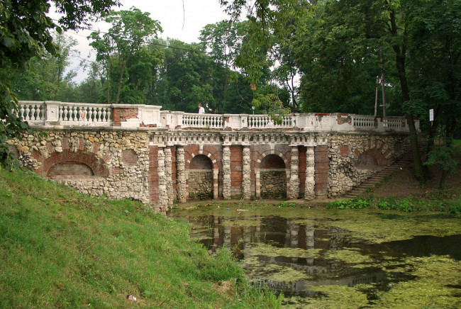 Обои картинки фото природа, парк, деревья, трава, пруд, мост, небо