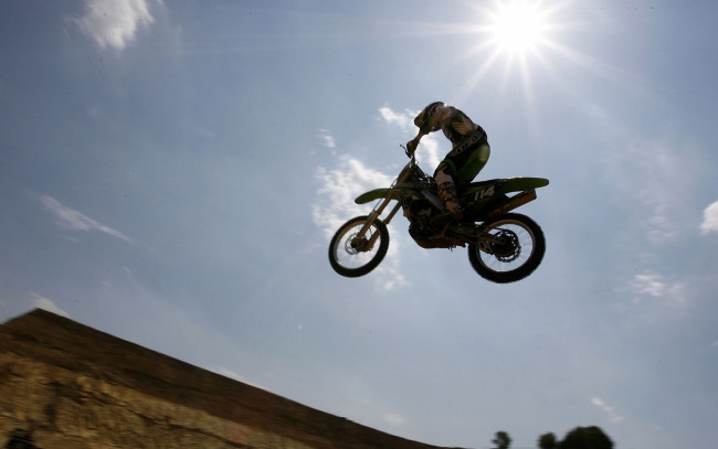 Обои картинки фото спорт, мотокросс, гонка, трасса, трамплин