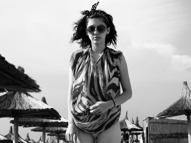 Обои картинки фото -Unsort Черно-белые обои, девушки, unsort, Черно, белые, обои, очки