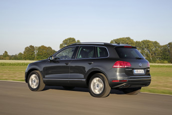 Картинка автомобили volkswagen темный 2014г touareg hybrid