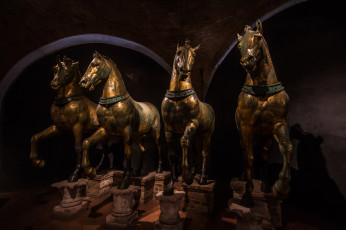 Картинка города -+памятники +скульптуры +арт-объекты конная группа
