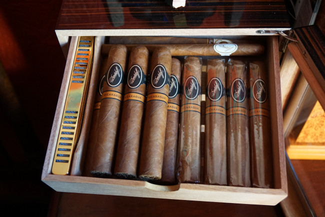 Обои картинки фото бренды, davidoff, сигары