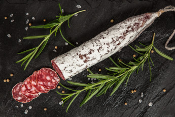 Картинка еда колбасные+изделия колбасное изделие приправы нарезка салями