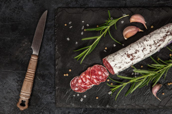 Картинка еда колбасные+изделия салями колбасное изделие приправы нарезка