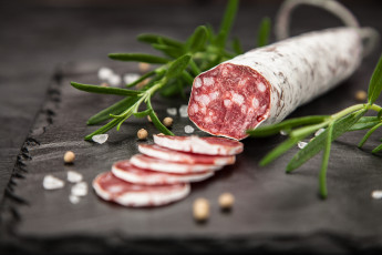 Картинка еда колбасные+изделия салями приправы нарезка колбасное изделие