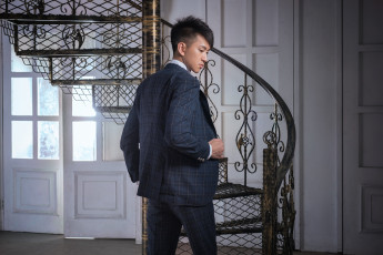 Картинка мужчины -+unsort парень поза лестница