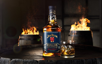 Картинка бренды jim+beam бренд элитный алкоголь огонь напиток бочка бокал рюмка бутылка бурбон виски американский