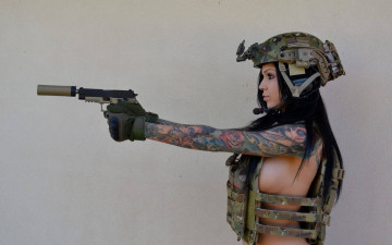 Картинка девушки -unsort+ девушки+с+оружием девушка фон взгляд