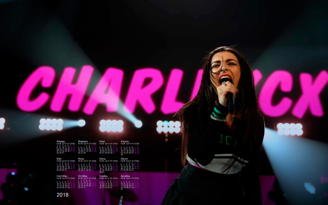 Обои картинки фото charli xcx, календари, знаменитости, микрофон, певица, девушка
