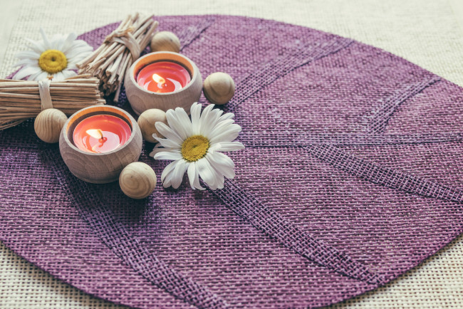 Обои картинки фото разное, свечи, цветы, коврик