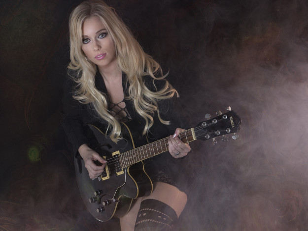 Обои картинки фото музыка, -другое, гитаристка