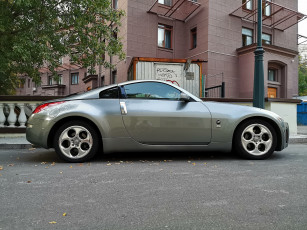 Картинка автомобили выставки+и+уличные+фото серебристый дом