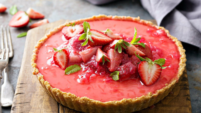 Обои картинки фото еда, пироги, мята, чизкейк, пирог, клубника