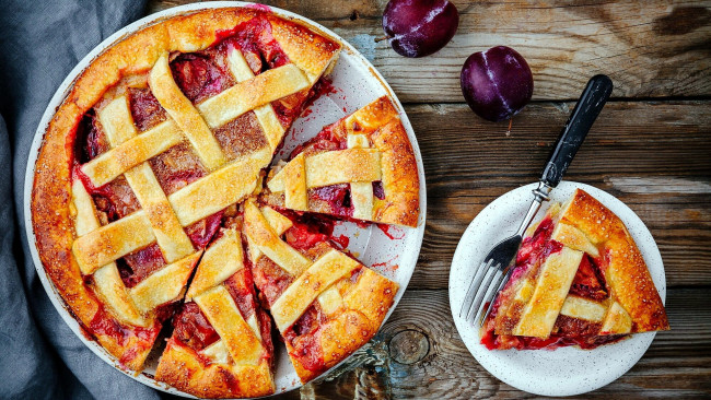 Обои картинки фото еда, пироги, сливы, пирог, сливовый