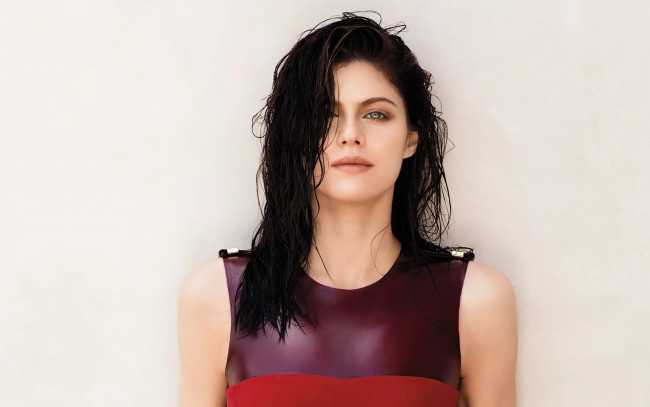 Обои картинки фото девушки, alexandra daddario, взгляд