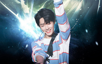 Картинка мужчины xiao+zhan актер свитер жест