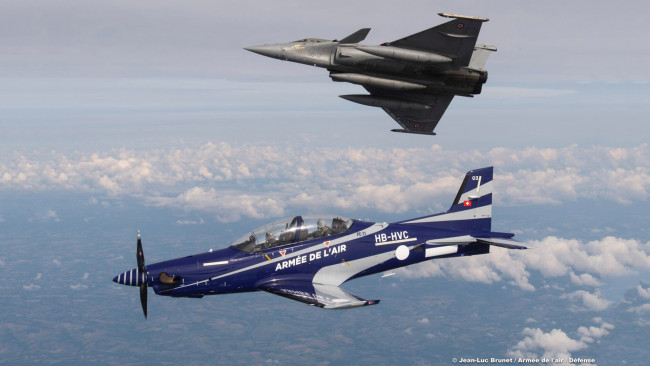 Обои картинки фото авиация, разные вместе, dassault, rafale, истребитель, pilatus, pc21, a101, учебно, тренировочный, самолет, ввс, швейцарии