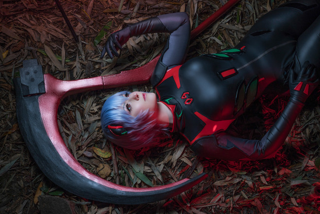 Обои картинки фото девушки, - креатив,  косплей, девушка, фон, коса, униформа, onbluesnow