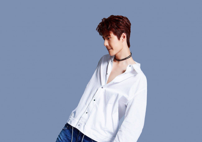 Обои картинки фото мужчины, wang yi bo, рыжий, рубашка, джинсы