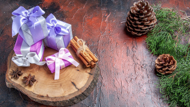 Обои картинки фото праздничные, подарки и коробочки, шишки, подарки, ленты, банты, анис, корица