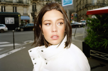 Картинка adele+exarchopoulos девушки шатенка лицо куртка улица