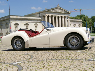 Картинка автомобили triumph