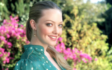 обоя Amanda Seyfried, девушки, , , улыбка