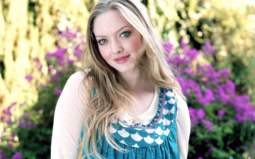 обоя Amanda Seyfried, девушки, , , в, саду
