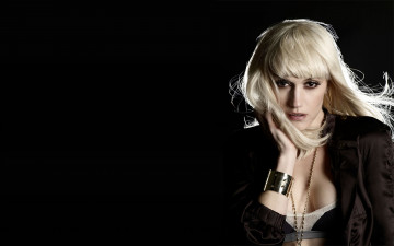 Картинка музыка gwen stefani декольте браслет цепочка