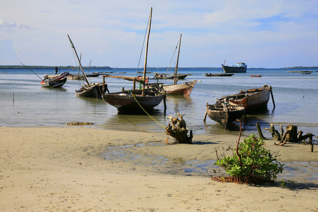 Обои картинки фото корабли, лодки, шлюпки, вода, берег