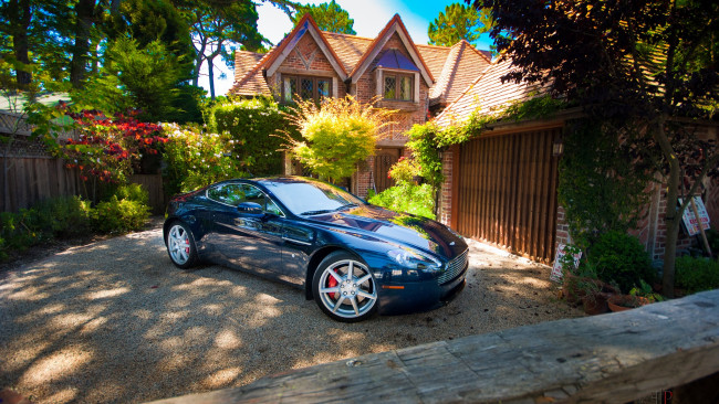 Обои картинки фото aston, martin, v8, vantage, автомобили, изящество, мощь, скорость, стиль, автомобиль