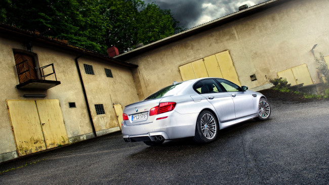 Обои картинки фото bmw, автомобили, изящество, мощь, скорость, стиль, автомобиль